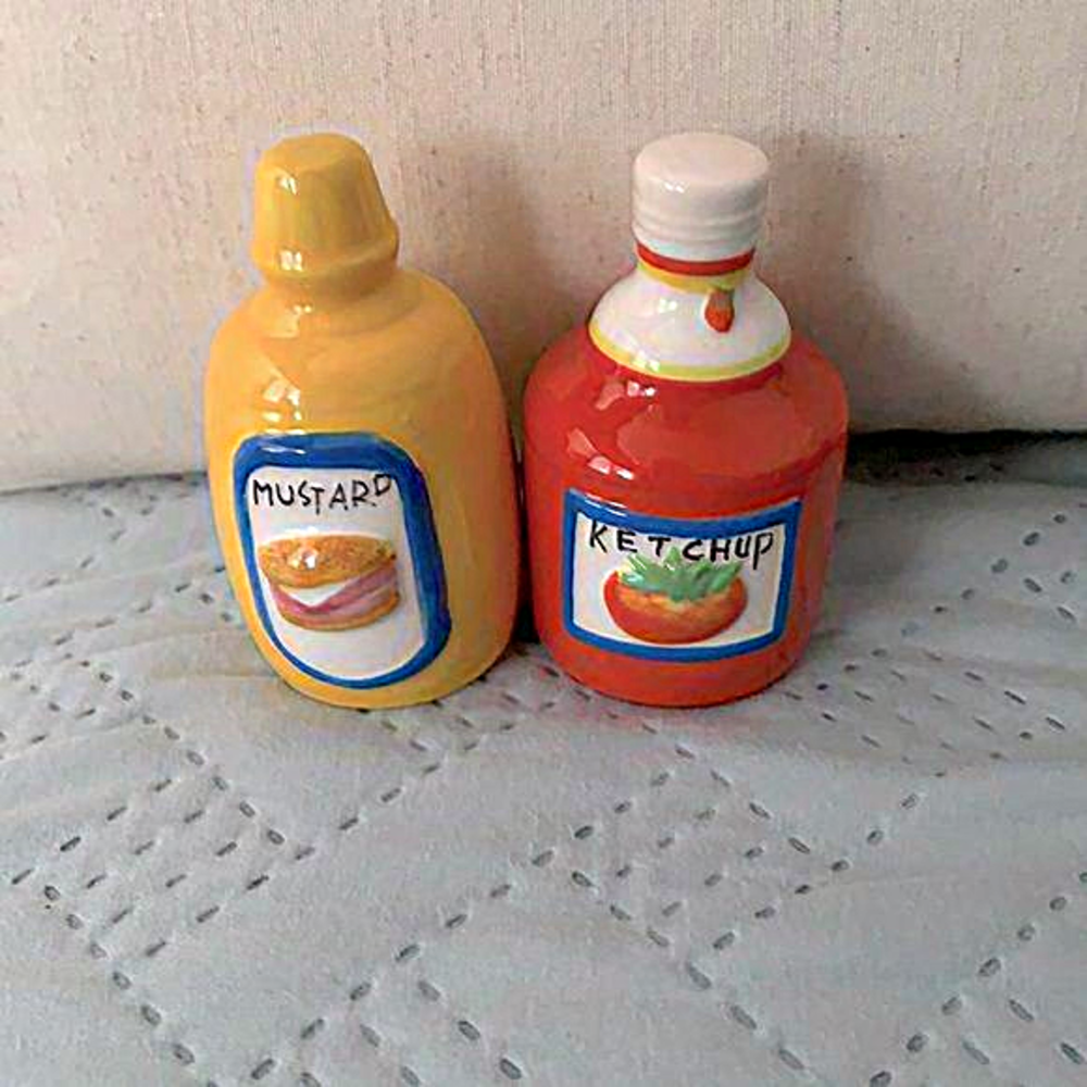 Pair of‎ KETCHUP/ MUSTARD Salt & Pepper Shakers